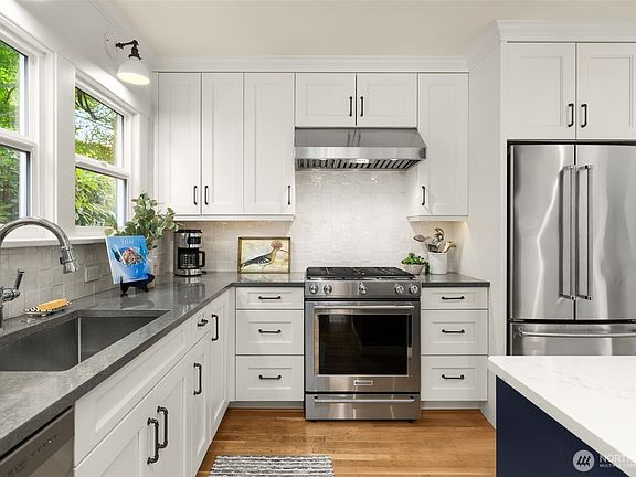 4th image of 2729 38th Avenue SW