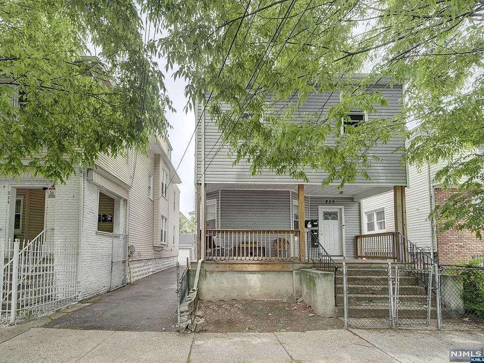 1st image of 256-258 N 11th St