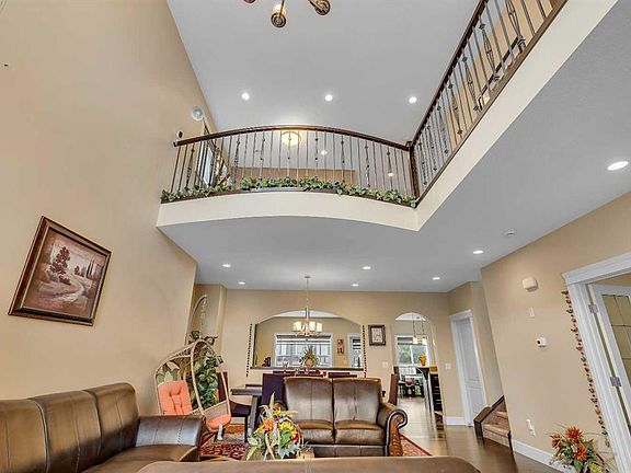 4th image of 9 E Saddlelake Grv NE