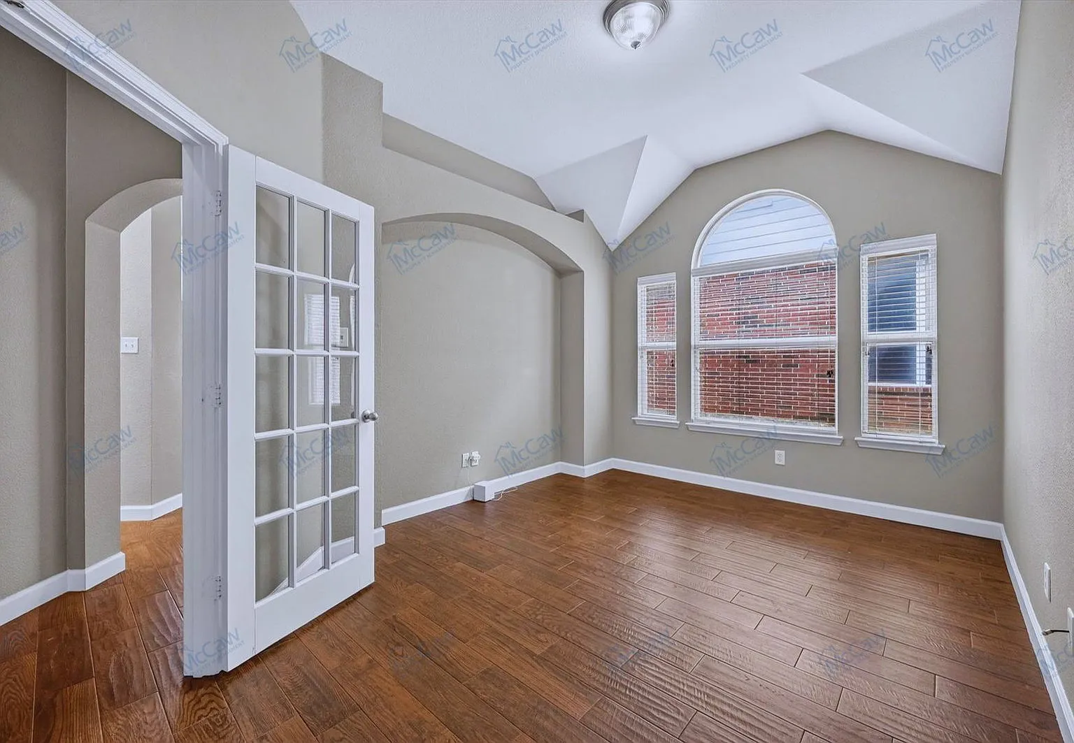 3 bed, 2.0 bath, 1840 sqft, $2,450 — Photo 4