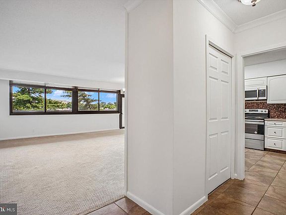 5th image of 5501 Seminary Rd APT 106S