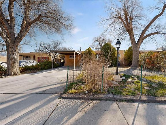 4th image of 924 Palomas Dr SE