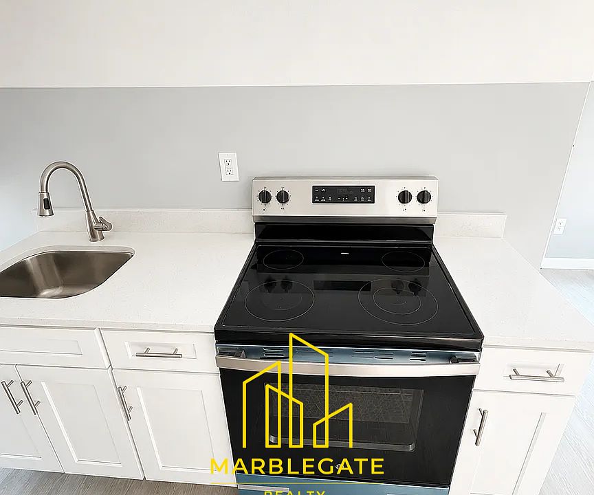 1st image of 899 S 19th St #33