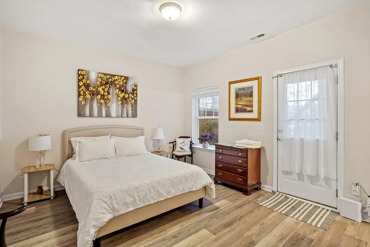 4 bed, 3.5 bath, 2004 sqft, $3,700 — Photo 1