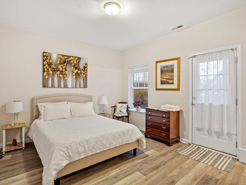 1st image of 104 Linden Park Ln