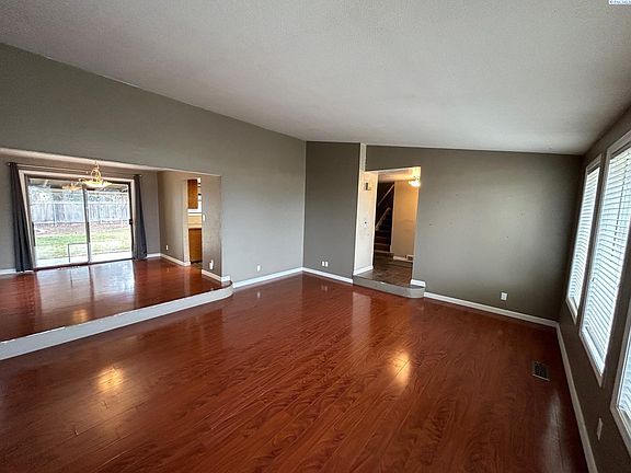 4th image of 219 Rockwood Dr