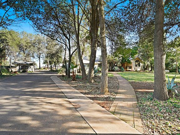 2nd image of 1690 Westlake Drive