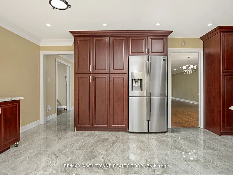 2235 Grenville Dr — Photo 8