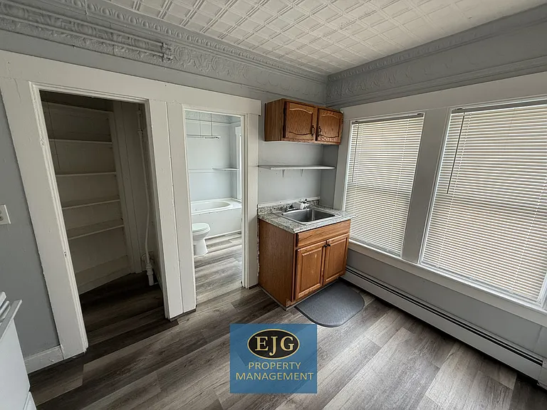23 S Main St #4 — Photo 2