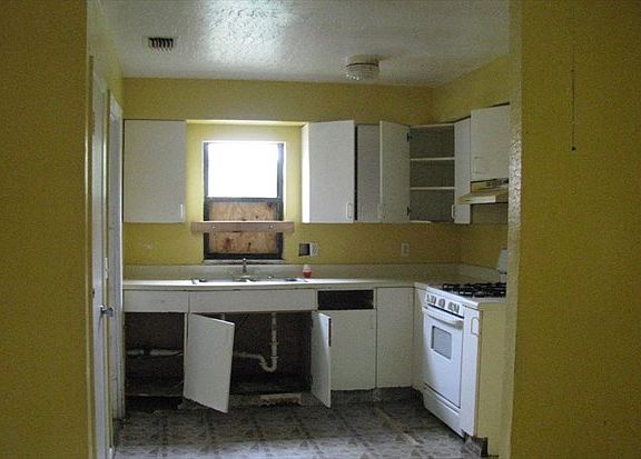 4th image of 2804 Juanita Ave
