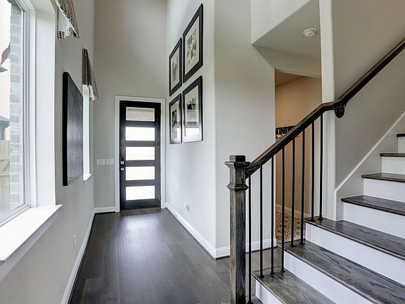 Plan 3079 entryway - staged