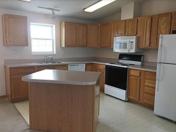 Kitchen w 3'x4' Island