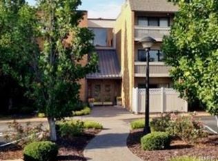 950 E Rue De La Banque 105, Creve Coeur, MO