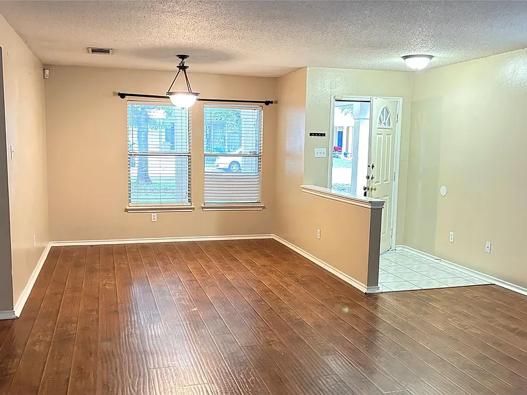 2209 Georgian Dr — Photo 2