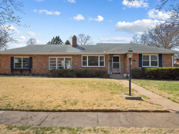 17 Valley Dr, Florissant, MO 63031