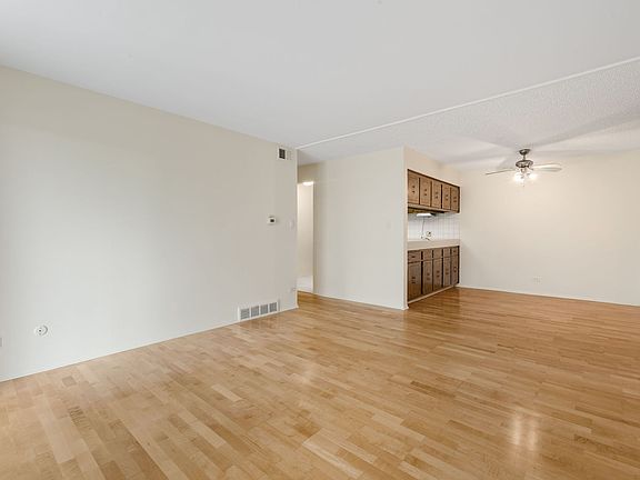 5th image of 13635 Lamon Ave APT A21
