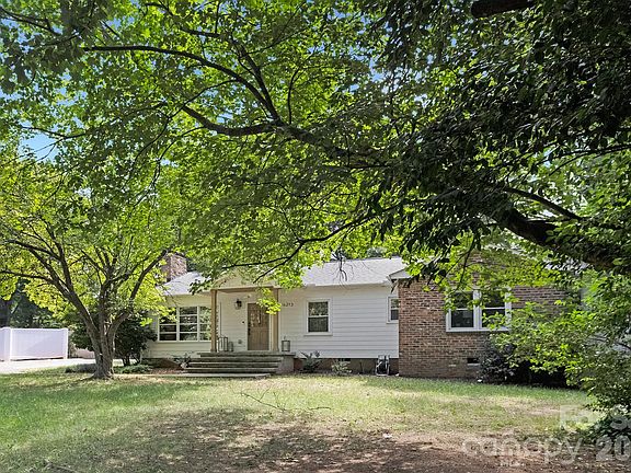 3rd image of 6213 Sharon Rd