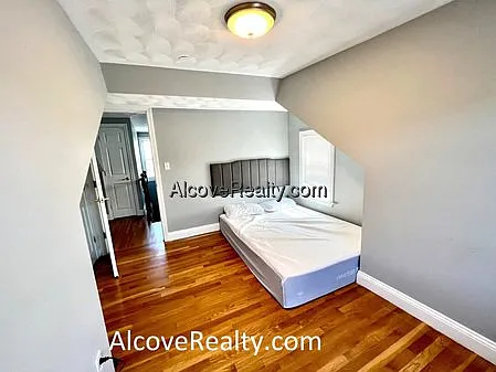 Sterling St — Photo 13