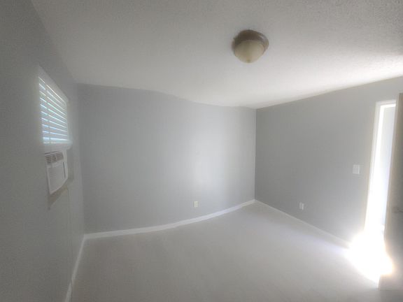 5th image of 2438 Avenue C SW #3