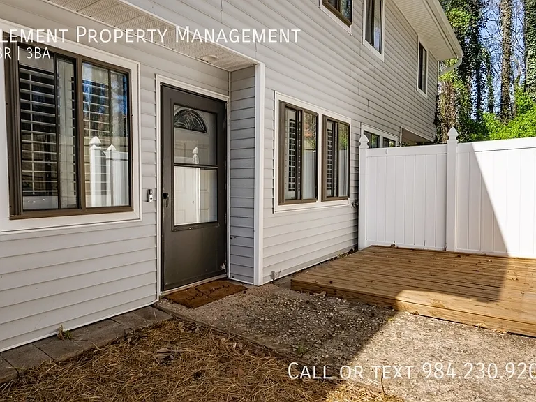 7163 Sandy Creek Dr — Photo 3