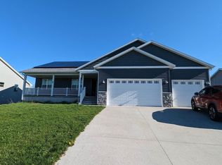 602 Pauquette Pines Ln, Poynette, WI 53955