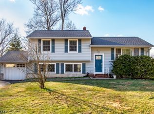 5 Dell Ct, Fairfield, NJ 07004