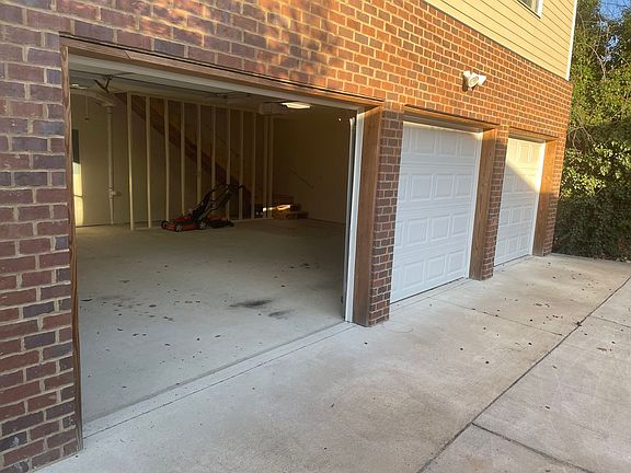2nd image of 2222 Ashwood Ave APT B