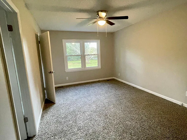 518 Platinum St — Photo 6