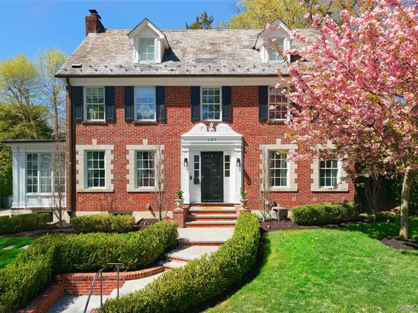 107 Manhasset Woods Road, Manhasset, NY 11030