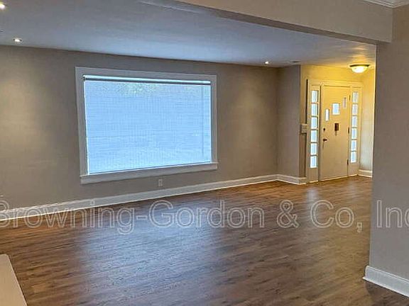 4th image of 328 E Thompson Ln