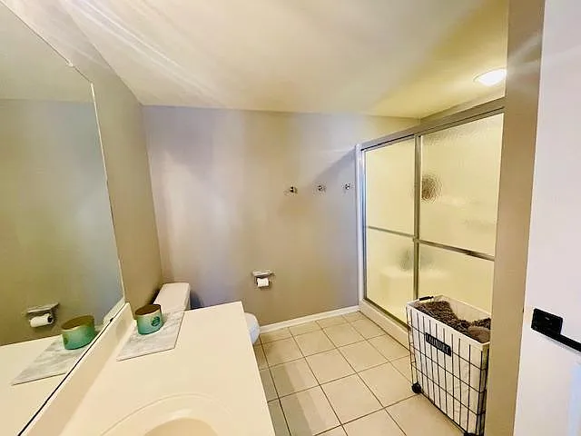 Guest full Bathroom
