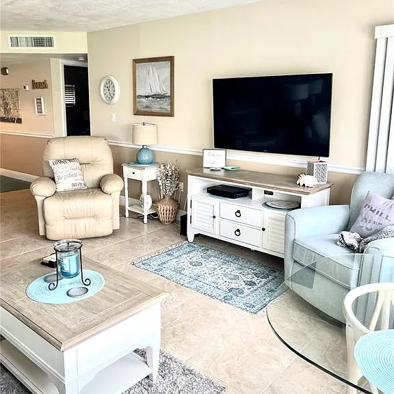 4650 Cove Cir #402 — Photo 12