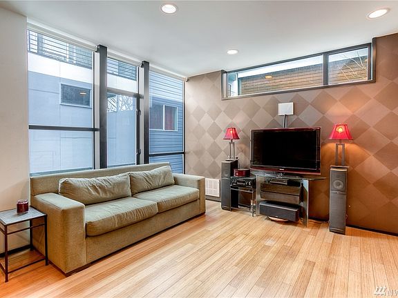 4th image of 821 S Cloverdale St Unit B