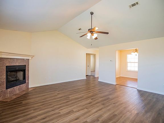 3rd image of 541 Tamarron Dr