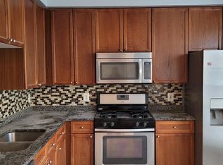 2492 Quick St APT 302, Herndon, VA 20171