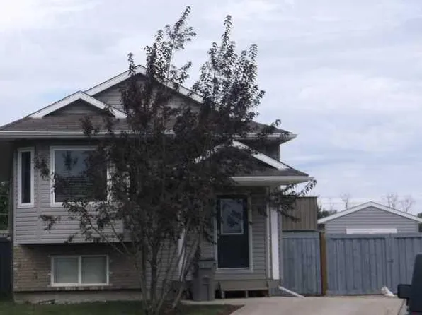 13105 S 93rd St, Grande Prairie, AB T8X 1S5