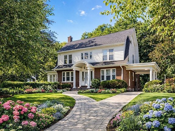 2nd image of 122 Bellevue Ave