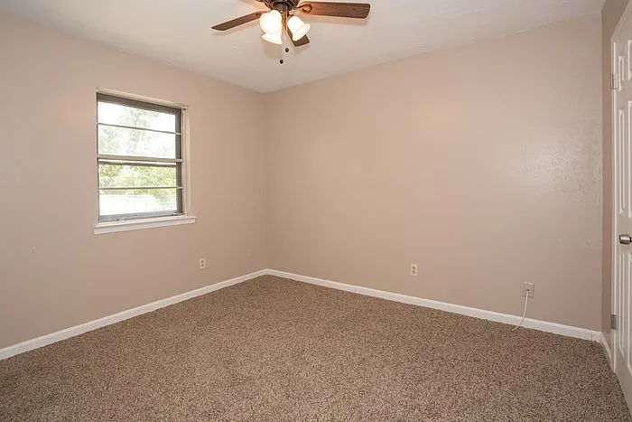 1117 S Dexter Dr — Photo 12