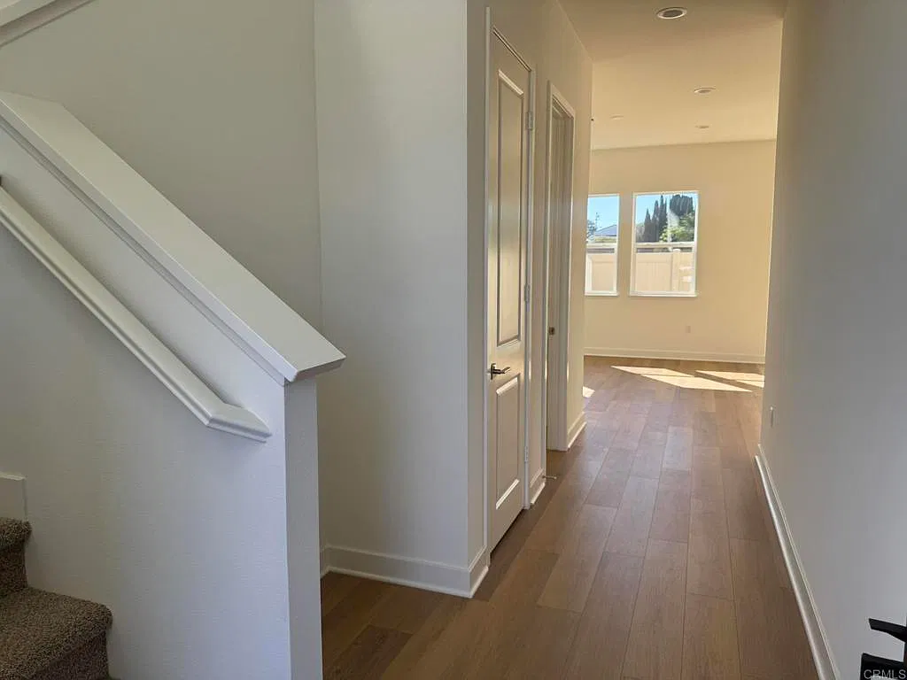3 bed, 2.5 bath, 1735 sqft, $5,100 — Photo 3