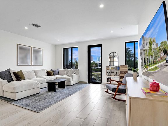 5th image of 416 SE 12th Court