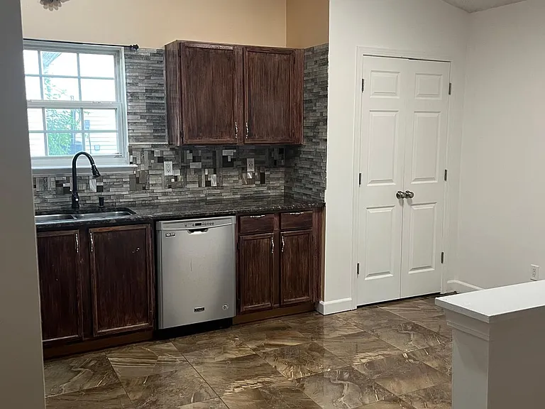 1819 Arlington Ave — Photo 9