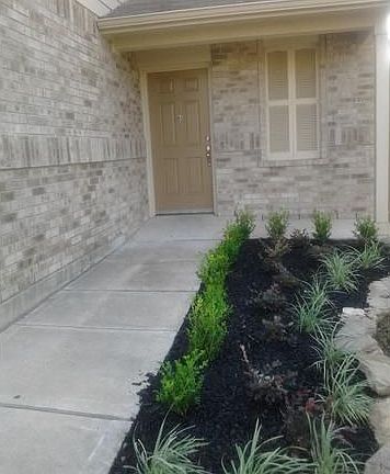 2nd image of 8704 Dittmar Oaks Dr