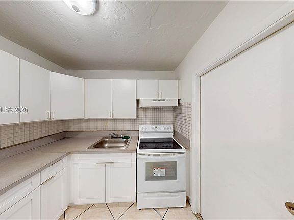 3rd image of 6811 SW 16th St