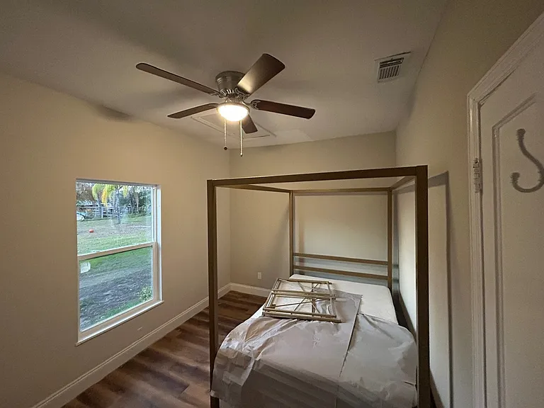 208 W Fox St — Photo 13