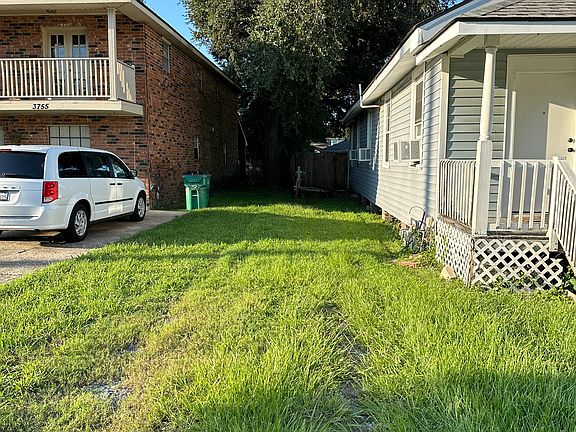 2nd image of 3753 Derbigny St