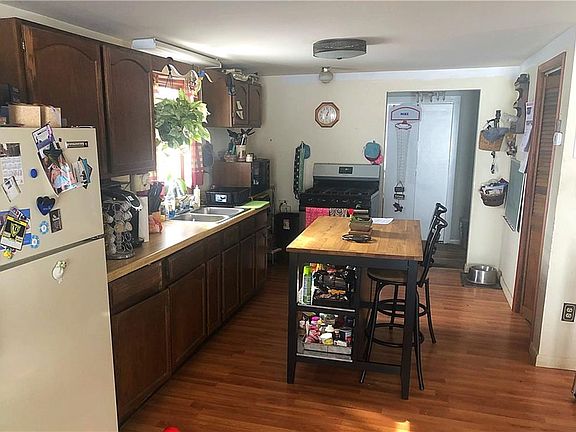 4th image of 2460 Lakeside Dr
