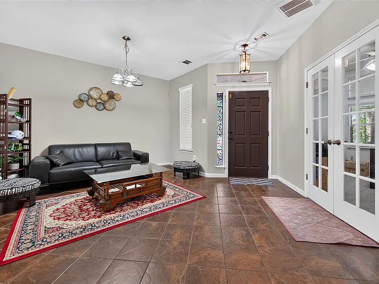 112 Latitude Ln — Photo 2