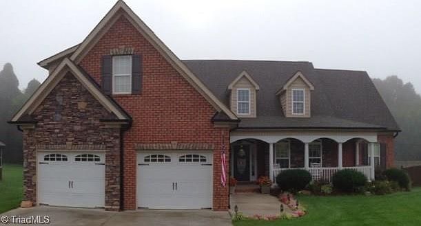 2nd image of 176 Plumstead Ln