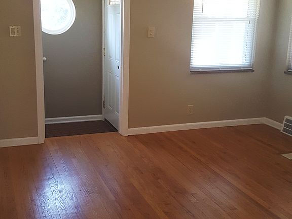 5th image of 13104 Superior St