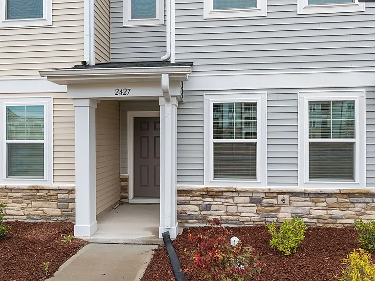 2427 Kasota Ln — Photo 11